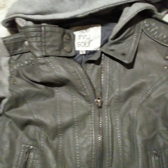 Gray leather jacket - Picture 2 of 3